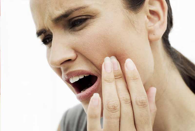 Răng số 7 bị áp xe gây đau nhức khó chịu cho người bệnh