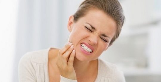 Truy tìm nguyên nhân đau răng khi nhai thức ăn