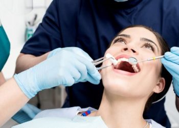 Sau khi thực hiện trồng răng nên thăm khám nha khoa thường xuyên