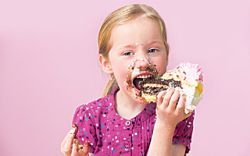 Hạn chế cho trẻ ăn đồ ngọt