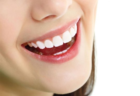 Răng cửa là chiếc răng đầu tiên được nhìn thấy khi chúng ta mỉm cười