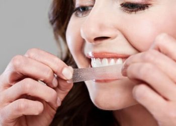 Cách Sử Dụng Miếng Dán Trắng Răng Chuẩn Xác Và An Toàn Nhất