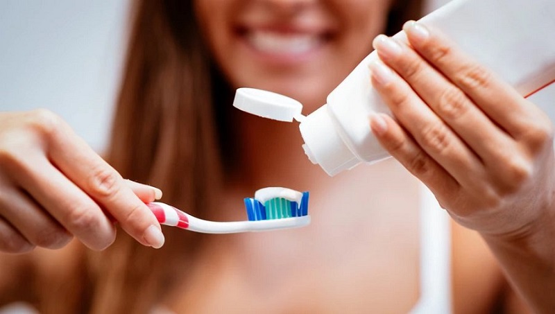 Vệ sinh răng miệng sạch sẽ nhằm hạn chế bệnh lý răng miệng