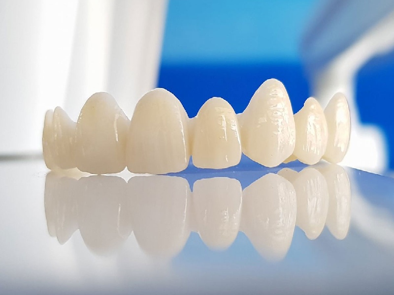Zirconia là loại răng toàn sứ có nhiều ưu điểm nổi bật