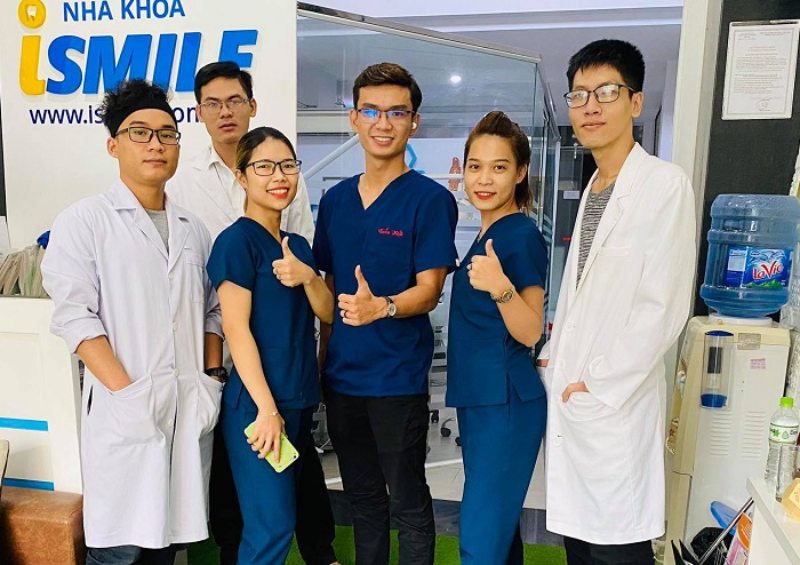 Đội ngũ y bác sĩ tại nha khoa iSmile 