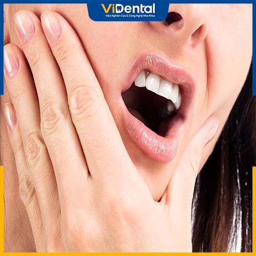 Răng bọc sứ bị đau xuất phát từ nhiều nguyên nhân