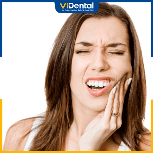 Tẩy trắng răng có thể gây ê buốt, đau nhức 