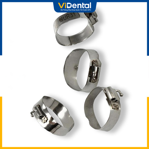 Band là vòng kim loại nhỏ có cấu tạo giống với hình dáng răng