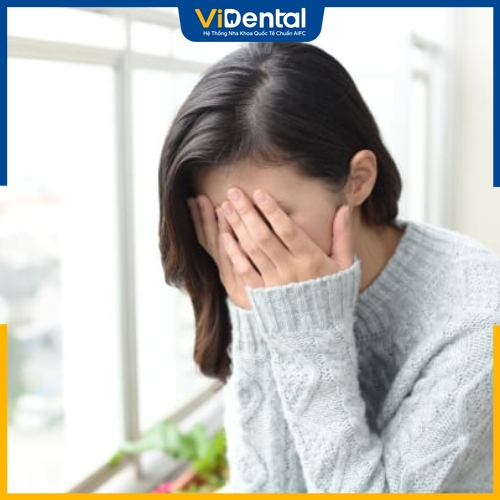 Stress giai đoạn niềng răng cũng là nguyên nhân gây hóp má