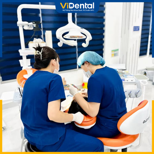 Nên thăm khám nha khoa từ sớm để phát hiện các bất thường