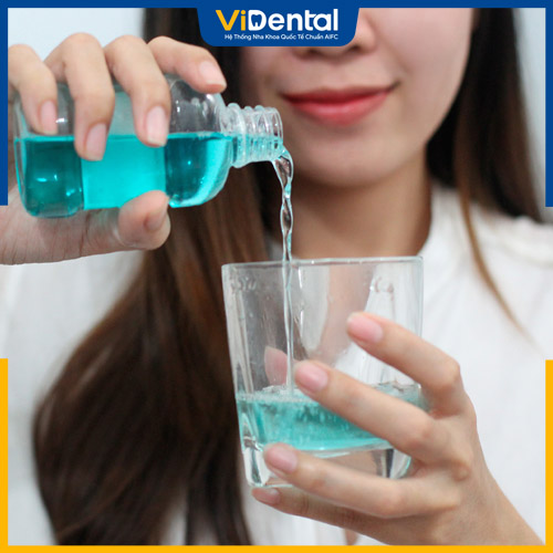 Súc miệng là các trị hôi miệng từ bên trong khá hiệu quả