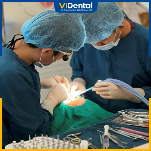 Cần tiến hành phẫu thuật làm sạch vùng hoại tử