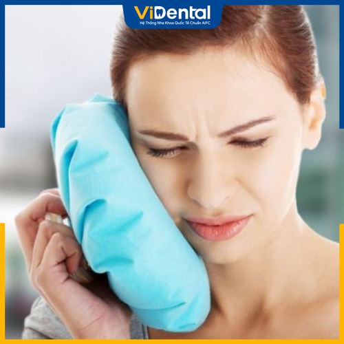 Sau nhổ răng nên chườm lạnh để giảm sưng đau