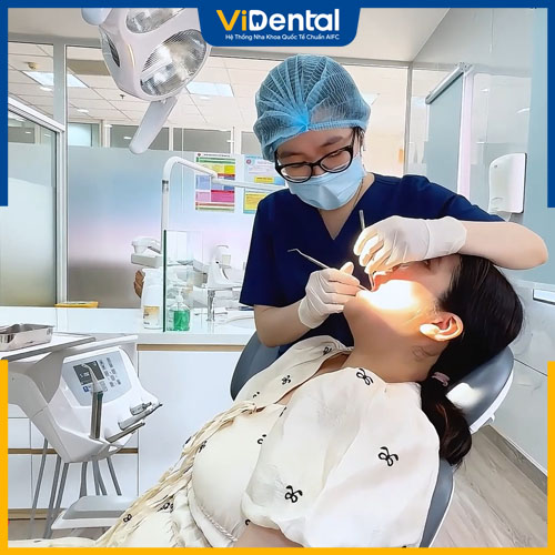 Thăm khám nha khoa là việc rất cần thiết khi bị răng lồi xỉ